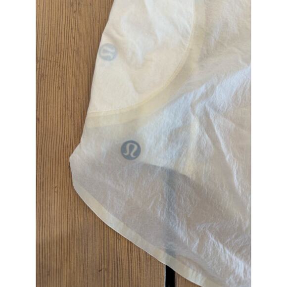 Lululemon Women's Step Out Short White Opal Water Repellant 4/6 - Picture 5 of 5